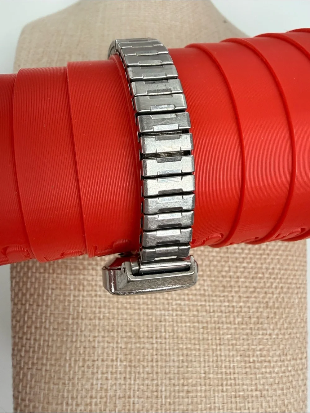 vintage Seiko quartz watch 4700 5109 70s tonneau case textured expansion band